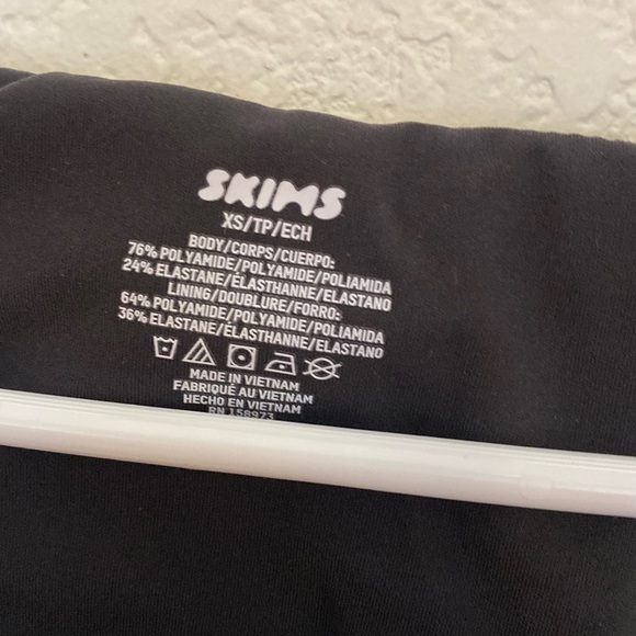 Skims Everybody Back Smoothing Bralette in Onyx xs - Picture 6 of 7